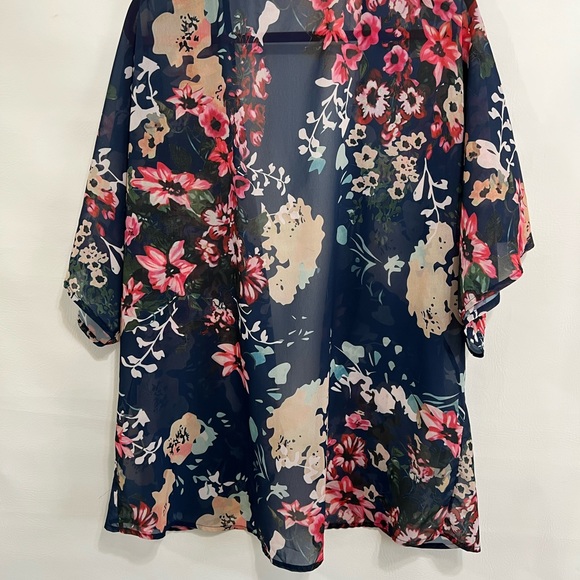 Kimono sz L blue flower print cover up, robe NWOT. - Picture 6 of 7